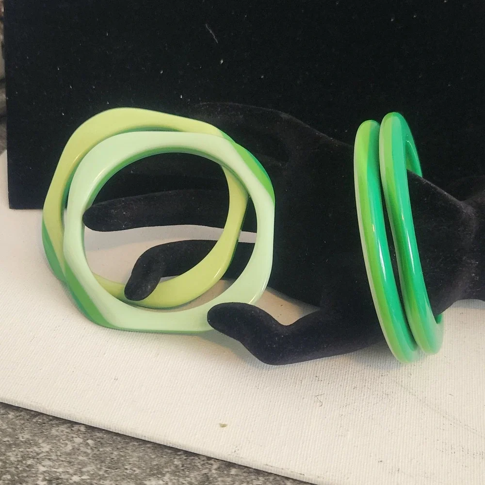 Green Resin acrylic Bangle Bracelet Set 4pc Round Wavy Scalloped Stackable Retro - Picture 3 of 14
